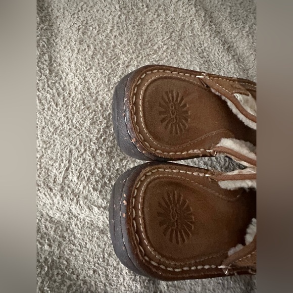 UGG Australia Thong Sandals Tan Leather White Eyelet Lace Embroidery Size 9 - Picture 4 of 11